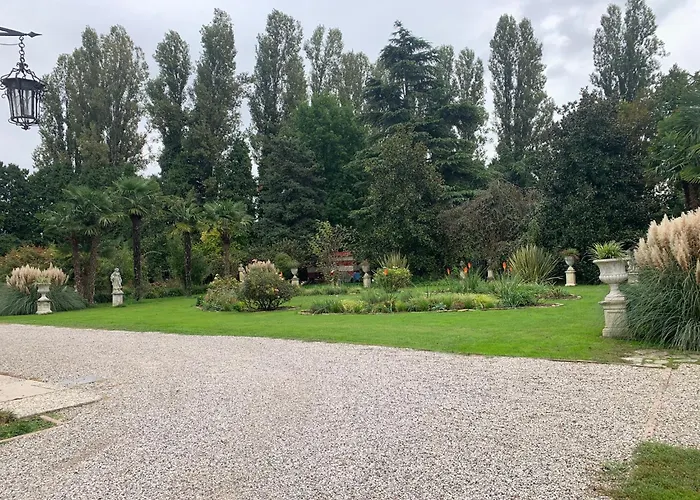 Leonati Homestay szállás *